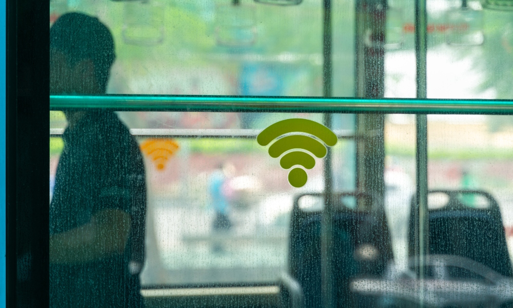 В период сбоев интернета россиянам напомнили об опасности публичных Wi‑Fi
